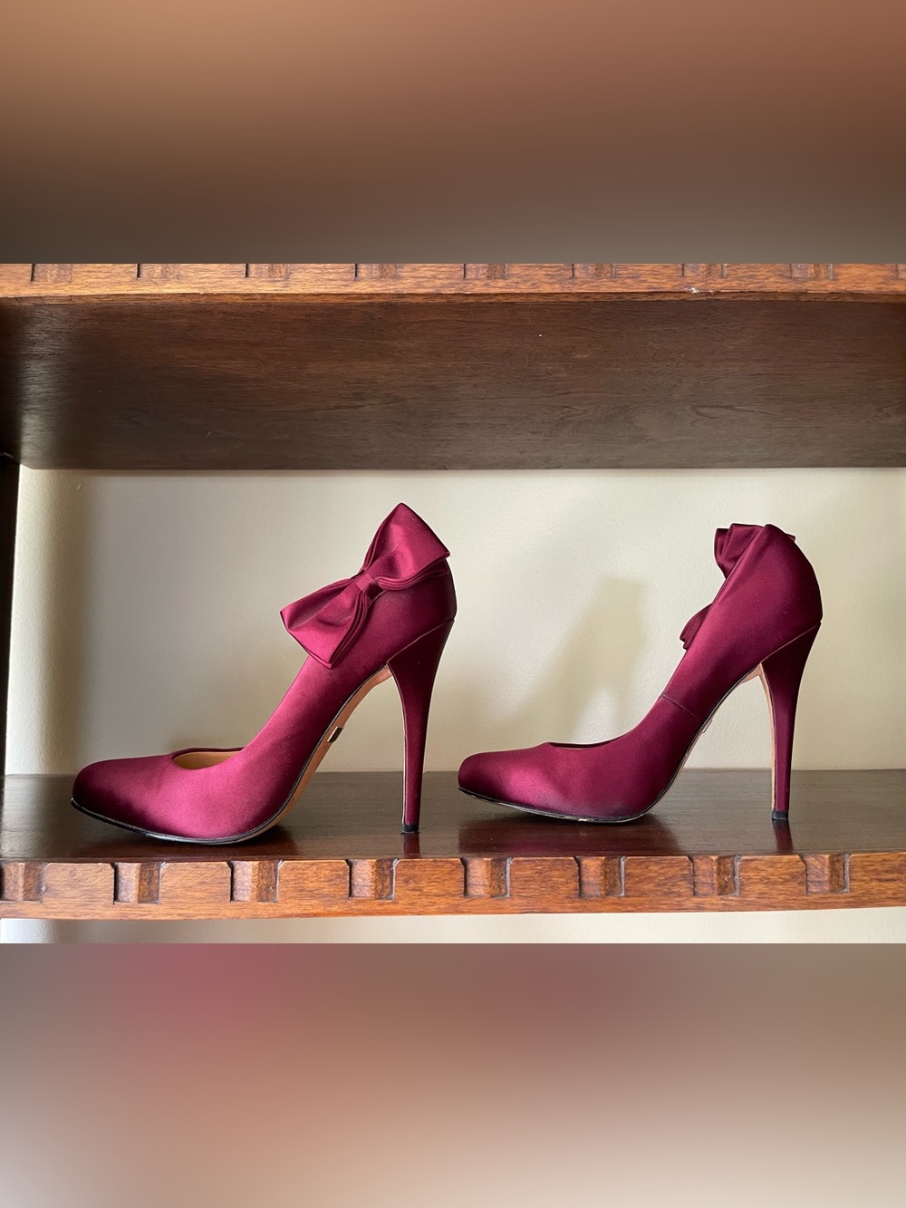 Badgley Mischka Burgundy Satin Bow Pumps Size 8M Formal Heels - Picture 4 of 8